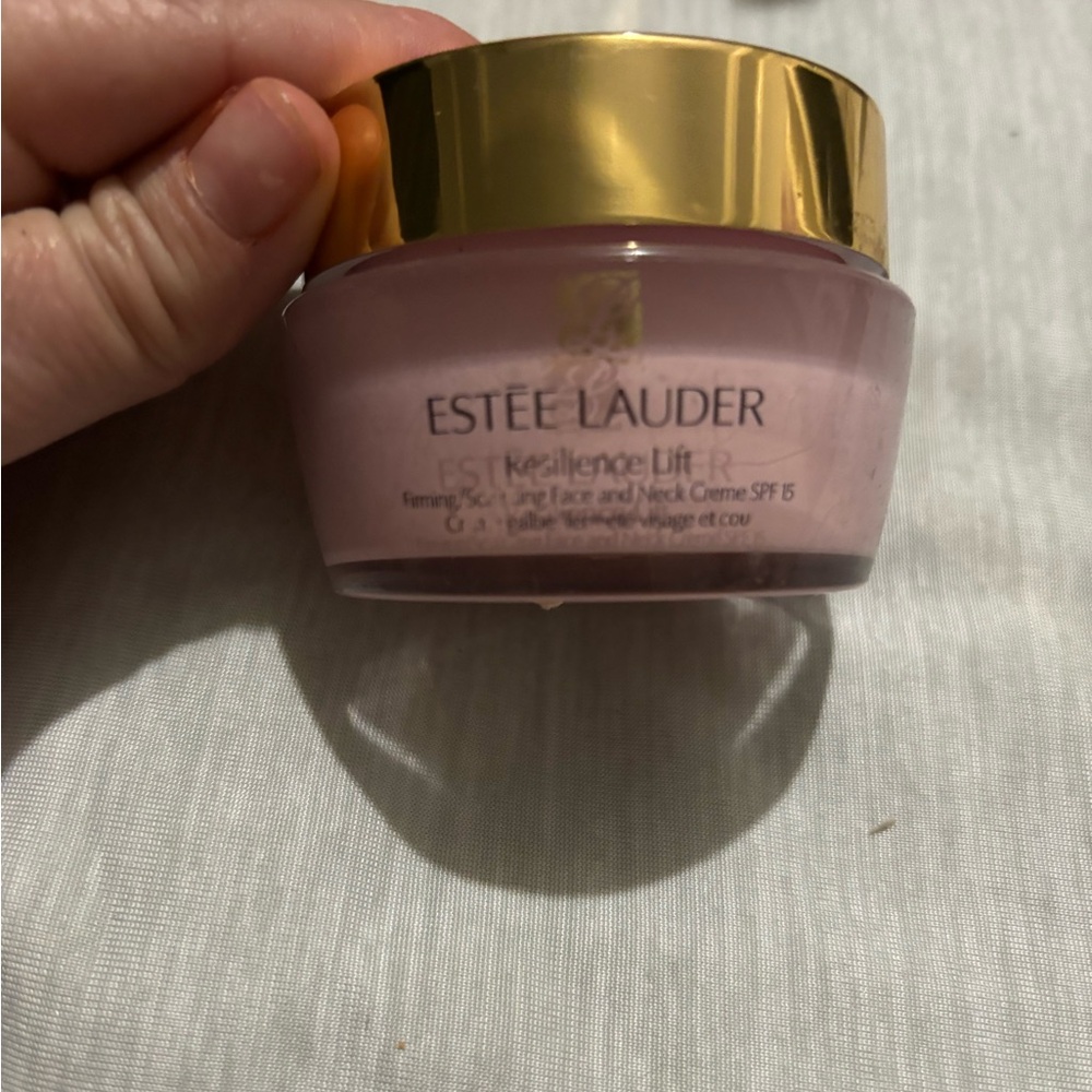 Estee Lauder kesilienser lift